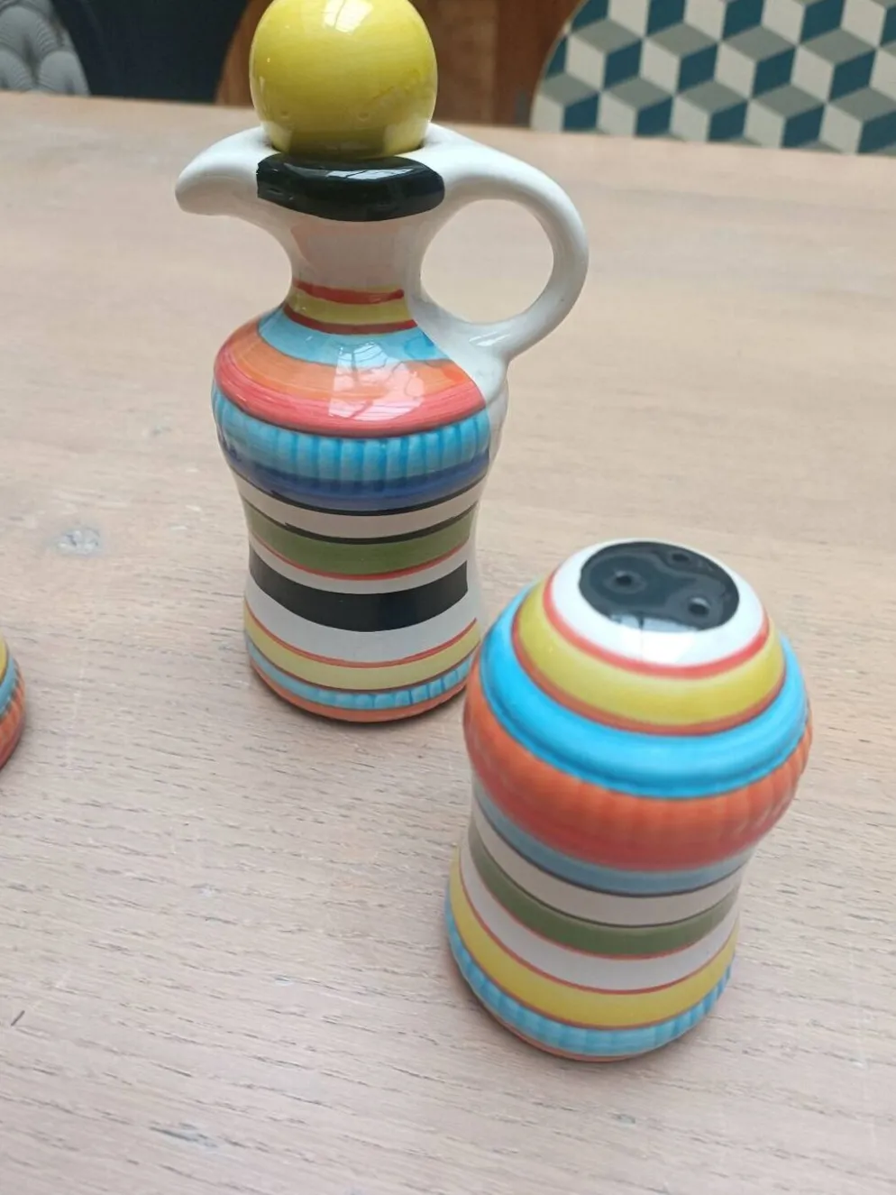 Ensemble vinaigrier, huilier, salière et poivrier