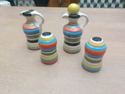 Ensemble vinaigrier, huilier, salière et poivrier