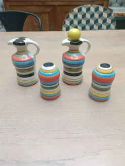 Ensemble vinaigrier, huilier, salière et poivrier