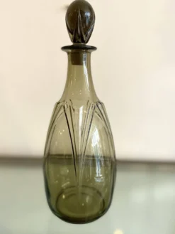 Ensemble vintage Art Déco – carafe en verre fumé et plateau à poignées