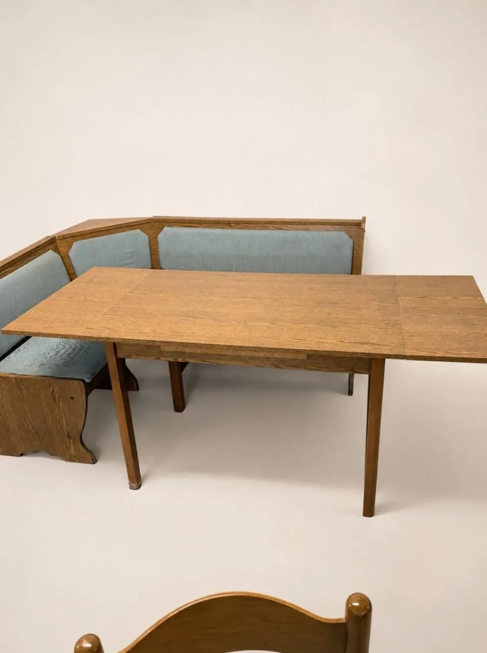 Ensemble vintage de coin repas en chêne — banquette, table extensible et 2 chaises
