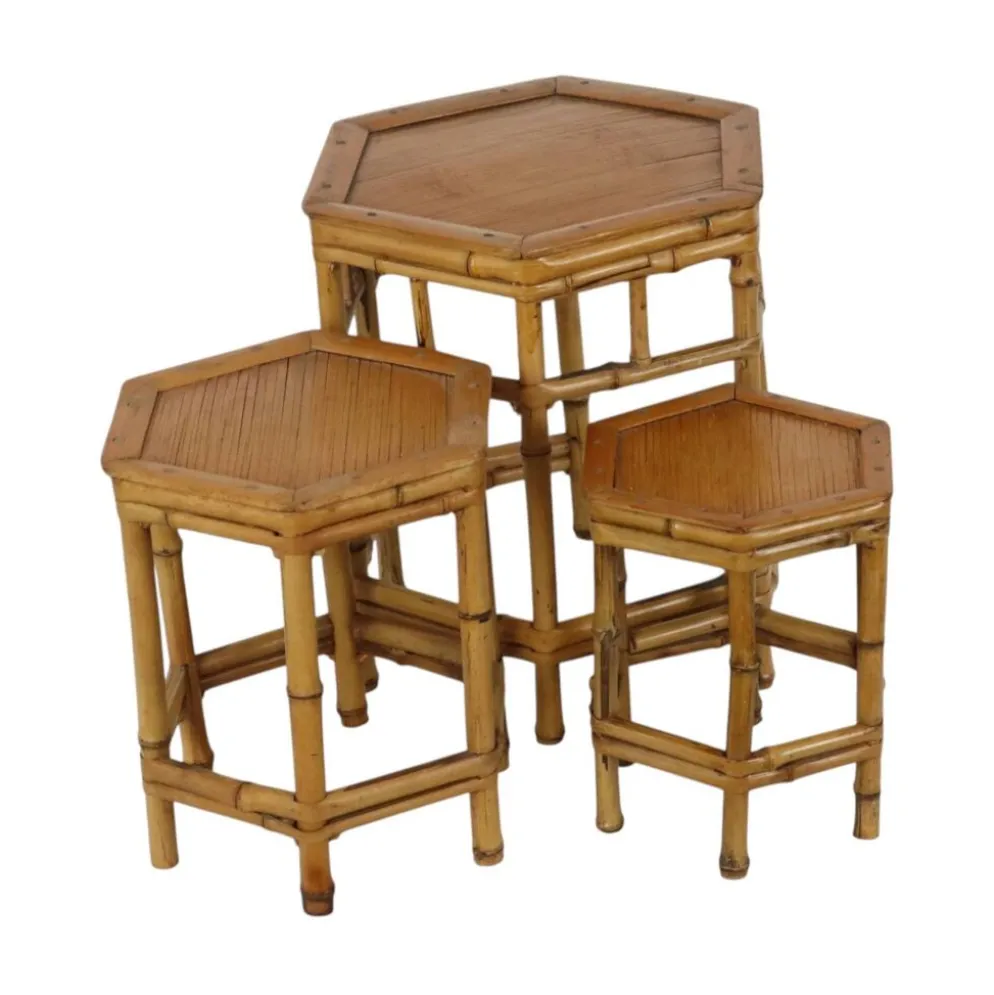 Ensemble vintage de 3 tables d'appoint en bambou et rotin / tables gigognes – style boho