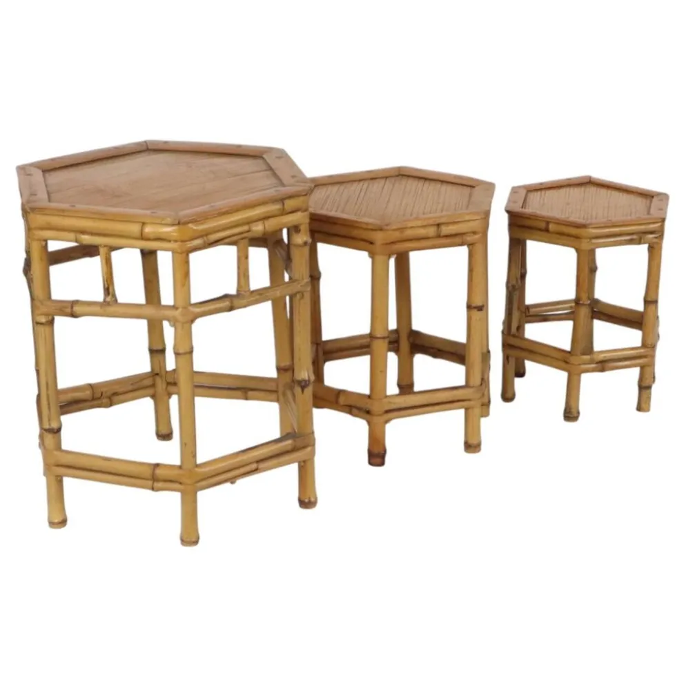 Ensemble vintage de 3 tables d'appoint en bambou et rotin / tables gigognes – style boho