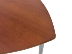 Ensemble vintage de 3 tables d'appoint en bois et métal des années 1980.