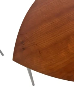 Ensemble vintage de 3 tables d'appoint en bois et métal des années 1980.