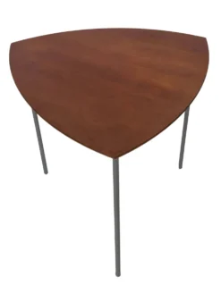 Ensemble vintage de 3 tables d'appoint en bois et métal des années 1980.