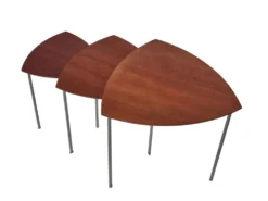 Ensemble vintage de 3 tables d'appoint en bois et métal des années 1980.