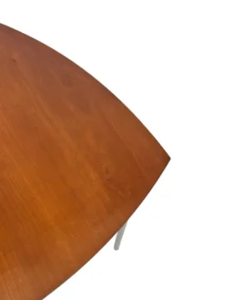 Ensemble vintage de 3 tables d'appoint en bois et métal des années 1980.