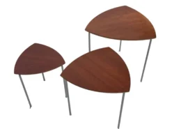 Ensemble vintage de 3 tables d'appoint en bois et métal des années 1980.
