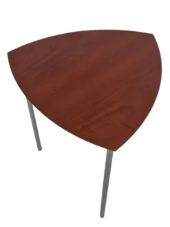 Ensemble vintage de 3 tables d'appoint en bois et métal des années 1980.