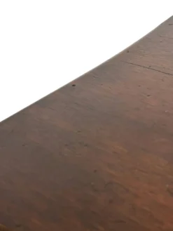 Ensemble vintage de tables de chevet en bois au design de style militaire.