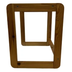 Ensemble vintage de trois tables d'appoint en pin, tables gigognes des années 1970.