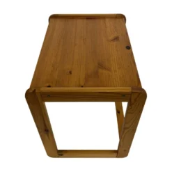 Ensemble vintage de trois tables d'appoint en pin, tables gigognes des années 1970.
