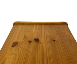 Ensemble vintage de trois tables d'appoint en pin, tables gigognes des années 1970.