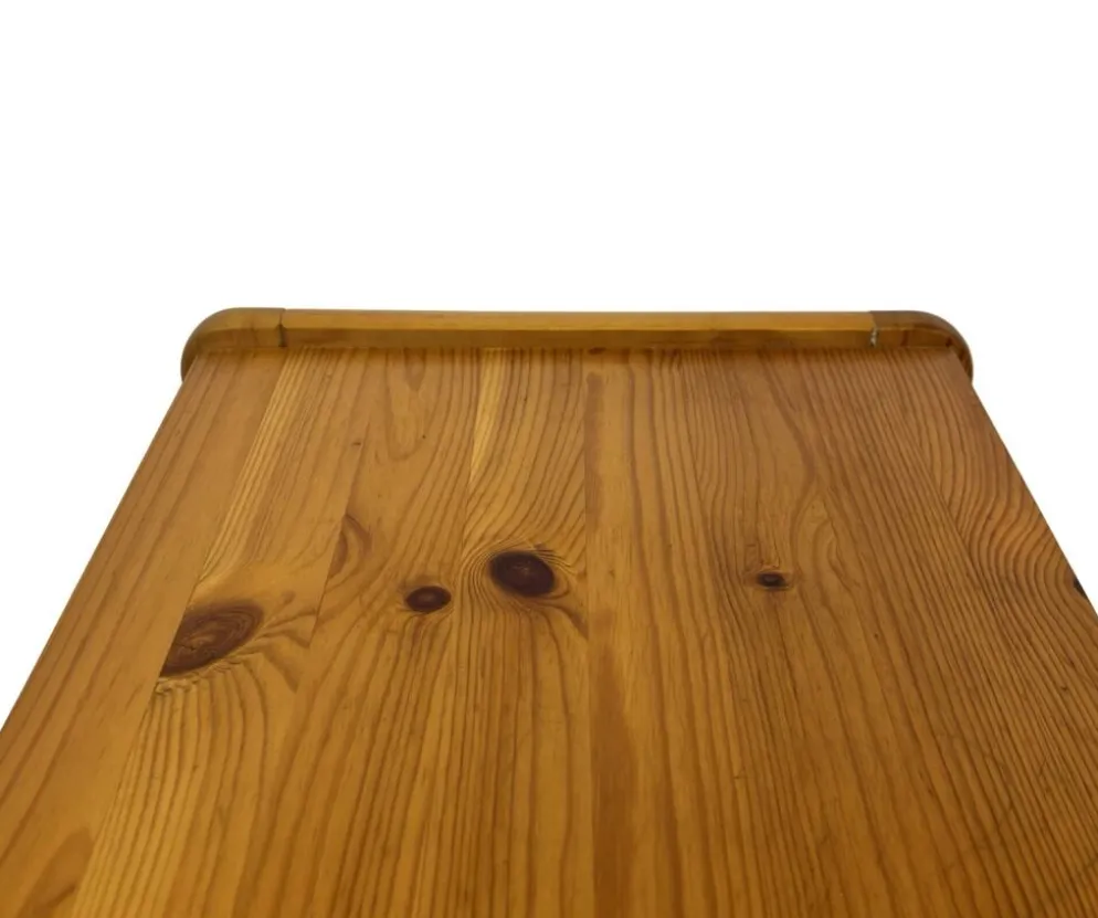 Ensemble vintage de trois tables d'appoint en pin, tables gigognes des années 1970.