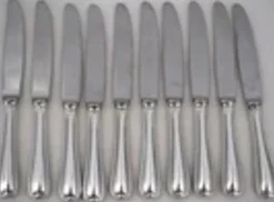 Ercuis Auteuil, 10 couteaux de table en métal argenté, excellent état, 22 cm.