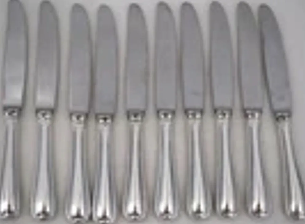 Ercuis Auteuil, 10 couteaux de table en métal argenté, excellent état, 22 cm.