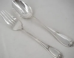 Ercuis Pompadour, lot de 4 couverts de service, à ragout et salade métal argenté