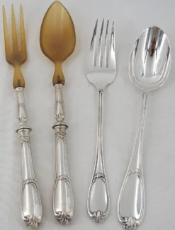 Ercuis Pompadour, lot de 4 couverts de service, à ragout et salade métal argenté