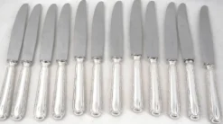 Ercuis Trianon, Rubans, 12 couteaux de table métal argenté, excellent état