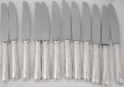 Ercuis Trianon, Rubans, 12 couteaux de table métal argenté, excellent état