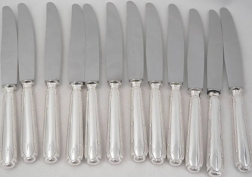 Ercuis Trianon, Rubans, 12 couteaux de table métal argenté, excellent état