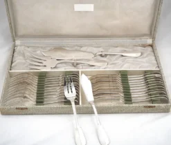 Ercuis Valois, Uniplat ménagère poisson 26 pièces métal argenté, excellent état
