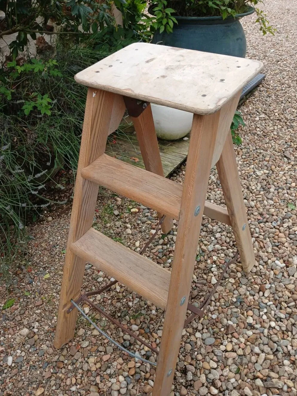 Escabeau ancien en bois