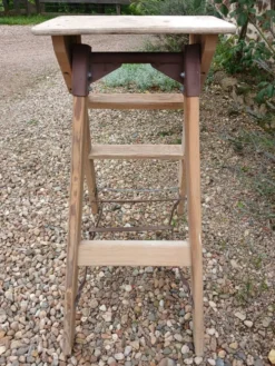 Escabeau ancien en bois