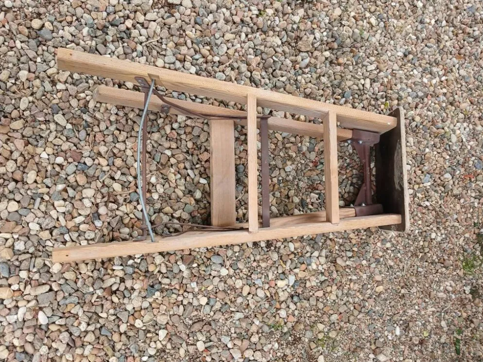 Escabeau ancien en bois