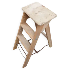 Escabeau ancien en bois