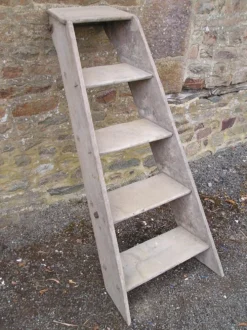 Escabeau ancien en bois