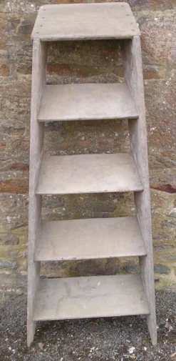 Escabeau ancien en bois