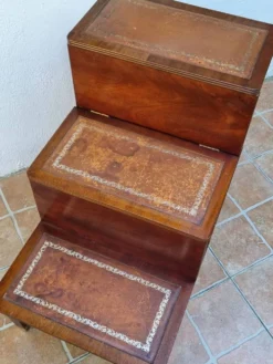 Escalier bibliothèque vintage style anglais, coffre, bois et cuir, 67 cm