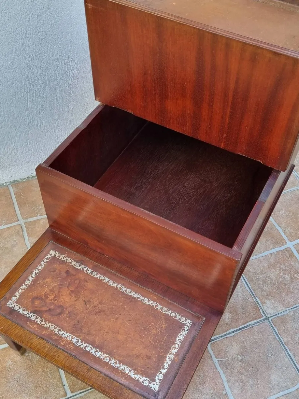 Escalier bibliothèque vintage style anglais, coffre, bois et cuir, 67 cm