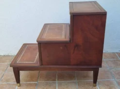 Escalier bibliothèque vintage style anglais, coffre, bois et cuir, 67 cm