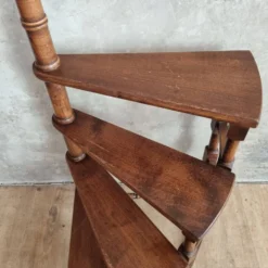 Escalier de bibliothèque
