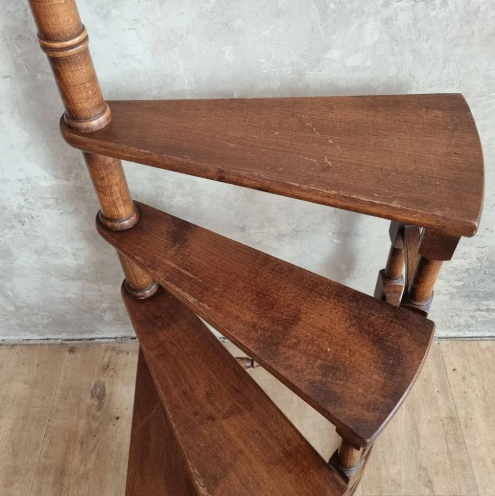 Escalier de bibliothèque