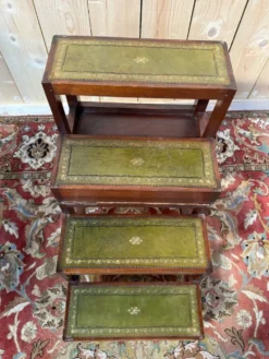 Escalier de bibliothèque anglais XIXe siècle, cuir vert doré