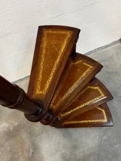 Escalier en spiral de la bibliothèque Géorgienne année 1950 Angleterre