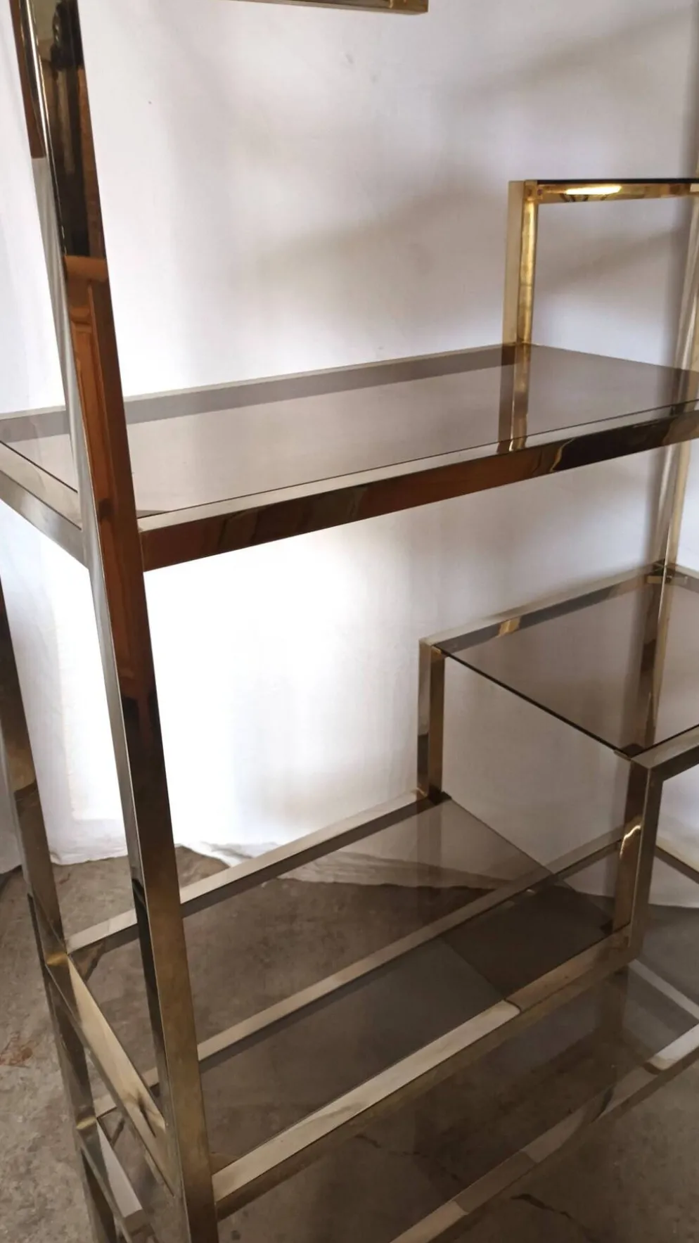 Etagere des années 70 attribuée a Willy Rizzo