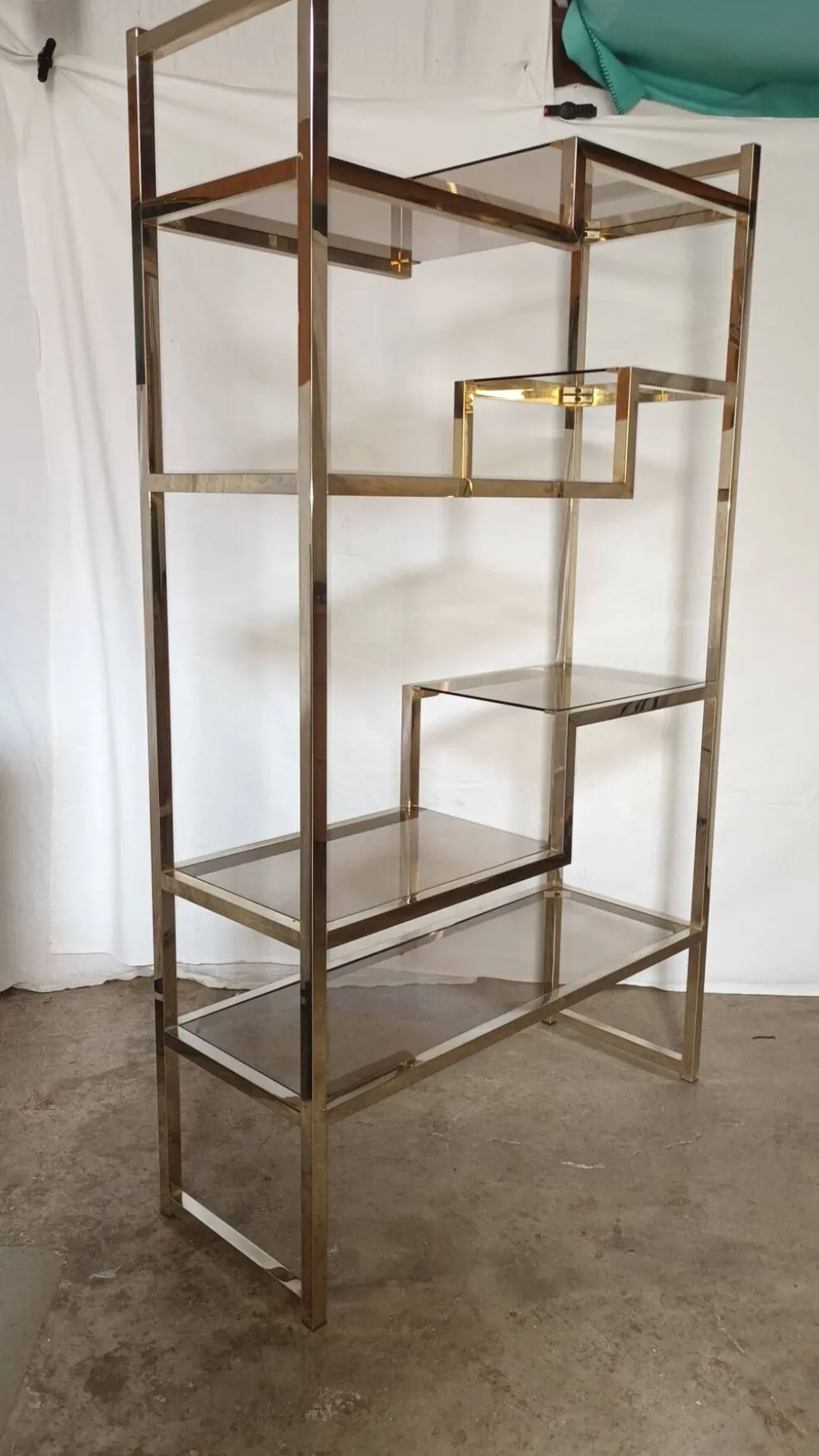 Etagere des années 70 attribuée a Willy Rizzo