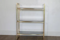 Etagere italienne en verre et metal doré de Artelano 1970