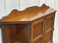Etagère anglaise murale en noyer début XXème
