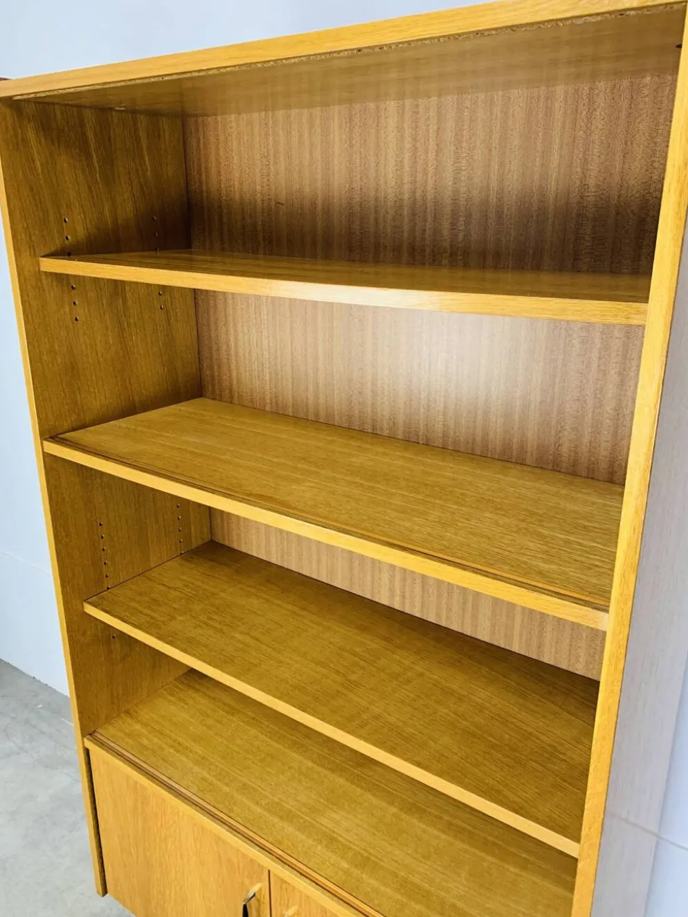 Etagère bibliothèque moderniste des années 50, chêne clair, vintage