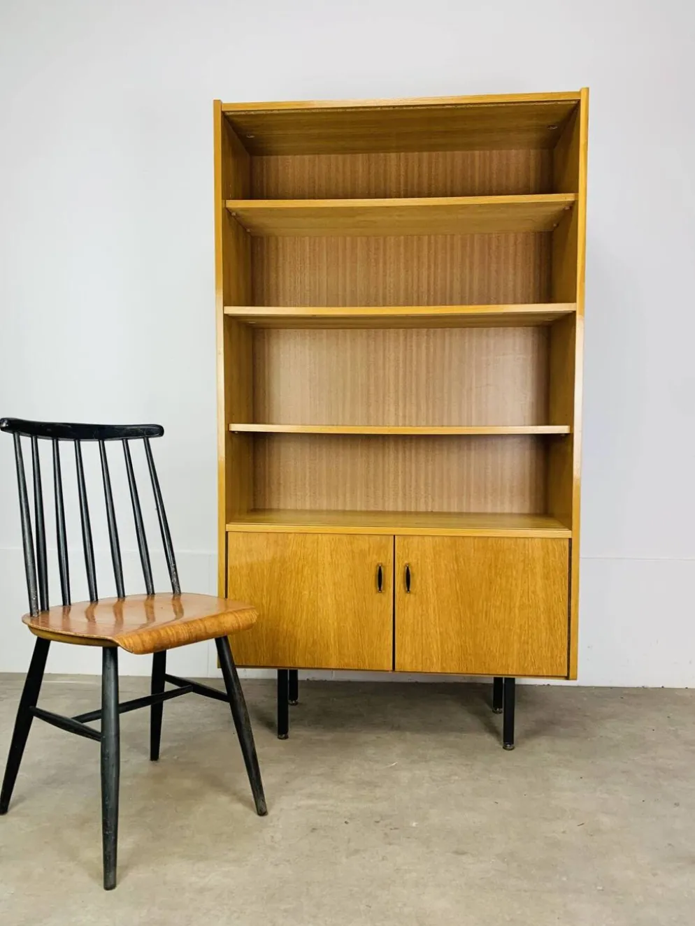 Etagère bibliothèque moderniste des années 50, chêne clair, vintage