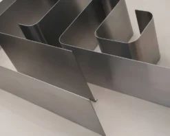 Etagère bibliothèque Zig Zag de Joelle Ferlande et François Monnet en acier