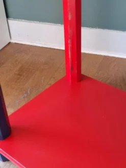 Etagère crayon style memphis