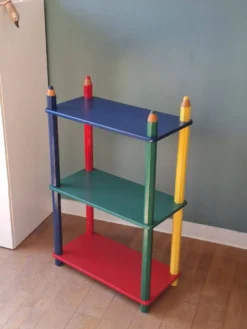 Etagère crayon style memphis
