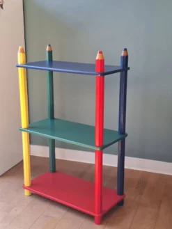 Etagère crayon style memphis